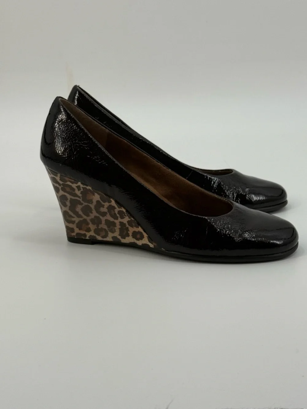 Aerosoles Elegant Plum Patent Leather Wedge Pumps with Leopard Print Heel SZ 8.5